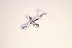 Strieborný prívesok krížik so zirkónmi, rhodium, 0,87 g, 925/1000