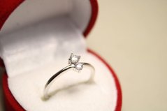 Prsteň-zirkóny-rhodium-striebro
