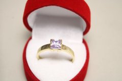 Zlatý prsteň s farebným fialovým zirkónom, žlté zlato, veľkosť 58,2,45g, 14K, 585/1000