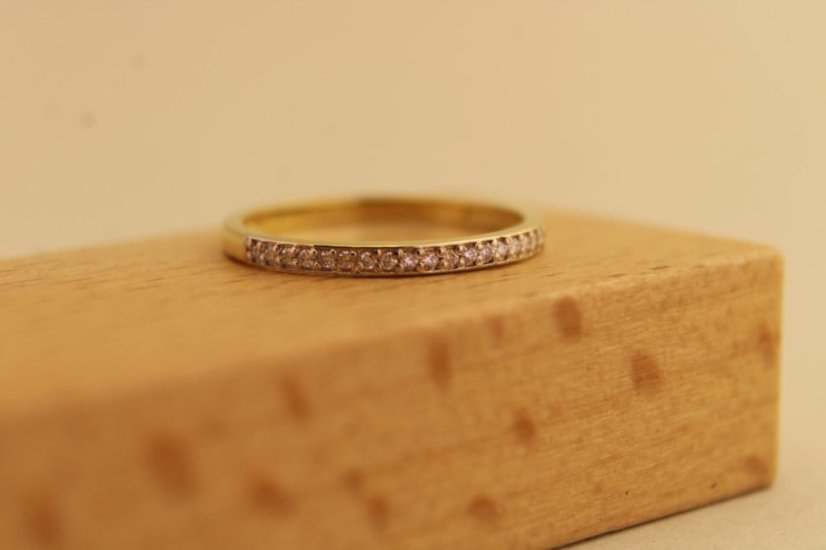 Prsteň-štýl eternity- diamanty- žlté zlato- 14 karátov