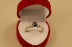 Prsteň- čierny diamant- 0,60ct- biele zlato- 14 karátov