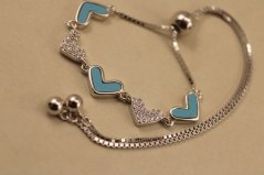 Náramok- tyrkysové srdiečka- číre zirkóny- rhódiované striebro