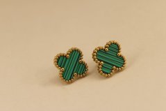 Náušnice- ďatelinka- syntetický malachit- puzetky- pozlátená oceľ- 316/L