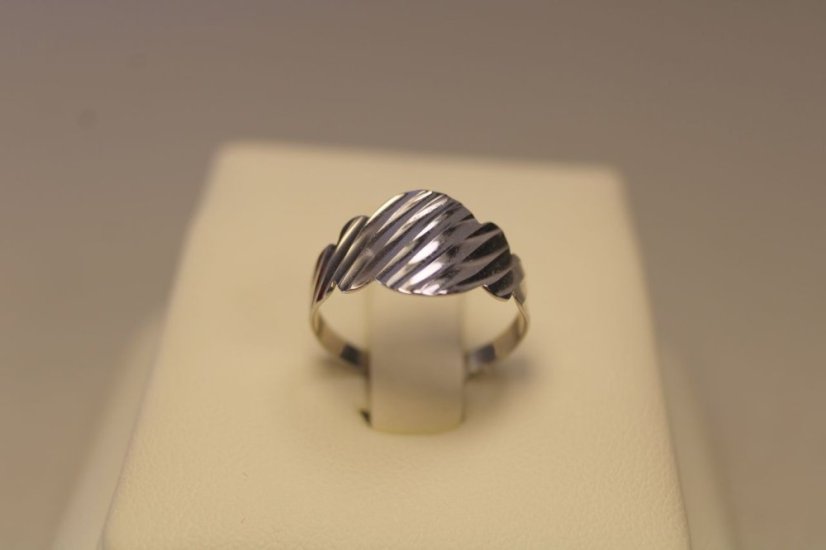 Prsteň- vzorovaný gravír- biele zlato- 14 karátov