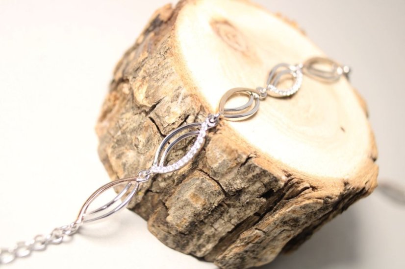 Luxusný strieborný náramok s čírymi zirkónmi, kombinované striebro, 17,5-21 cm, 4,85 g, 925/1000 - Materiál: Kombinované striebro, Druh kameňa: ZIRKÓN, Farba kameňa: Číry, Dĺžka náramku (cm): 17,5 +3,5, Váha (g): 4,85, Rýdzosť: STRIEBRO 925/1000