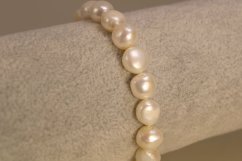 Náramok-  biele sladkovodné perly