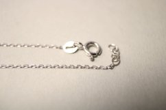 Zlatý náramok zdobený krížik z bieleho zlata, hladký povrch, 17,5-18,5 cm, 0,92g, 14 karátov, 585/1000