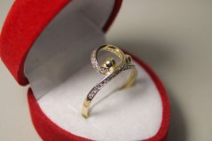 Zlatý dámsky prsteň s čírymi zirkónmi, kombinované zlato, veľkosť 56, 2,00 g, 14K 585/1000