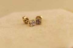 Náušnice- kocky- brilianty- puzetky- žlté zlato- 14 karátov