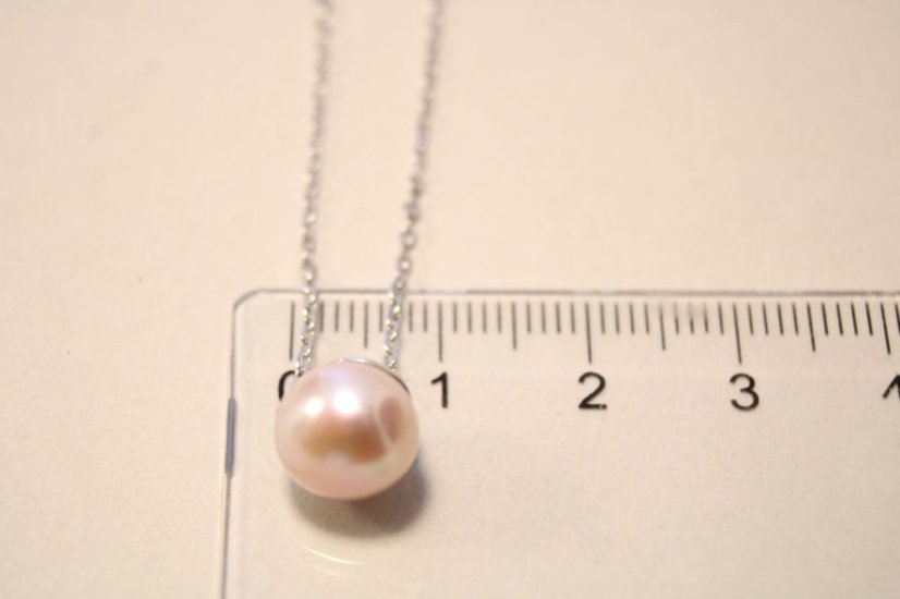 Retiazka- celebritka- ružová riečna perla- rhódiované striebro