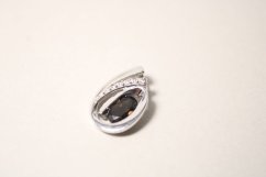 Strieborný prívesok s hnedo-šedým kremeňom a čírymi zirkónmi, rhodium, 1,60 g, 925/1000