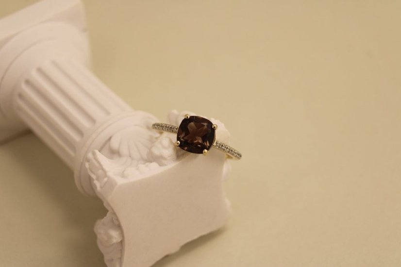 Prsteň - dýmový kremeň "smoky quartz" 2,00 ct - diamanty 0,07 ct SI2-H - žlté zlato - 14K