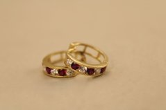 Náušnice-kruhy- farebné zirkóny- zacvakávacie--žlté zlato- 14K