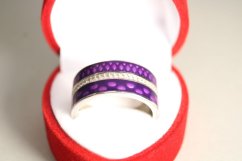 Strieborný prsteň, fialový smalt a číre zirkóny, rhodium, veľkosť 57, 6,51 g, 925/1000