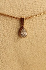 Celebritka s príveskom- slzička- číry zirkón- rúžové zlato-14 karátov