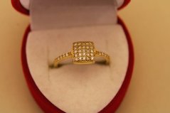 Zlatý prsteň - Štvorcová hlava so zirkónmi - Žlté zlato - 14k