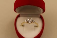 Prsteň- srdce- číre zirkóny- žlté zlato- 14 karátov