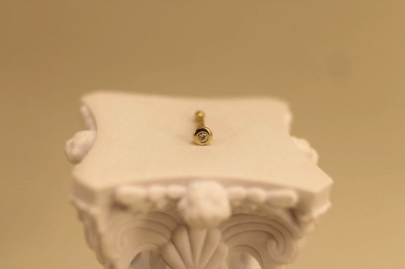 Piercing do nosa- číry briliant- 0,01 ct- žlté zlato- 14 karátov