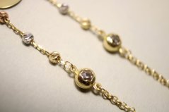 Zlatý retiazkový zdobený náramok s platničkou, guličky, viacfarebné zlato, číre zirkóny, 17cm, 2,93 g,14K, 585/1000