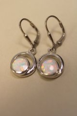 Náušnice -visiace- s bielym opálom-klasické zapínanie-rhodium-striebro