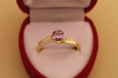 Prsteň- diamanty- ametyst- kombinované zlato- 14 karátov