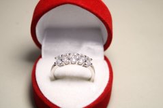 Prsteň-číre zirkóny-rhodium-striebro