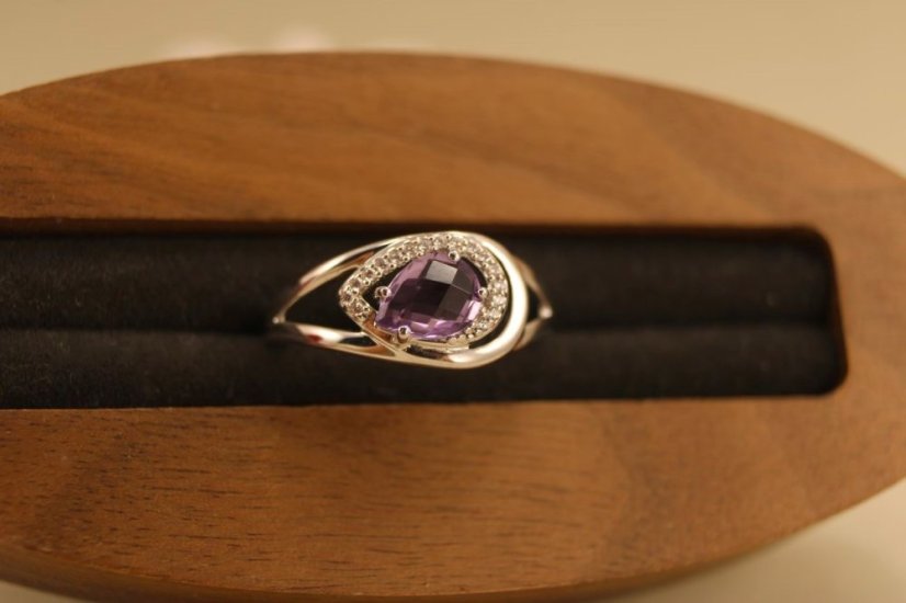 Prsteň - fialový Ametyst - číre zirkóny - rhodium - striebro