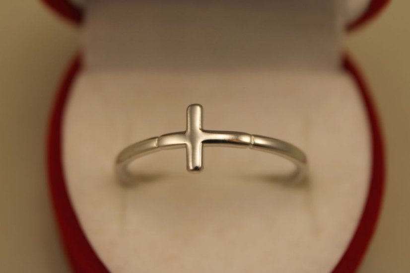 Prsteň- kríž bez kamienkov-rhodium-striebro