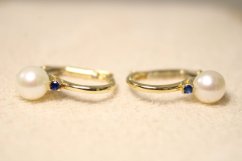 Náušnice- modrý zirkón- perla- patent- žlté zlato- 14 karátov