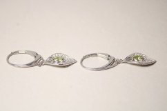 Strieborné visiace náušnice so zeleným Olivínom a čírymi zirkónmi, rhodium, 2,95 g, 925/1000