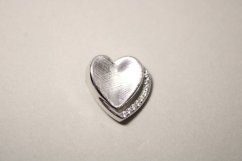 Strieborný prívesok s matno-lesklou úpravou - srdce s čírymi zirkónmi, rhodium, 1,98 g, 925/1000