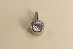 Oceľový minimalistický prívesok zdobený brúseným zirkónom, 3,23g, 316L