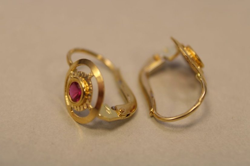 Náušnice-červený kameň-žlté zlato-patent-14 karátov