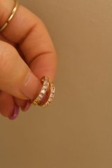 Náušnice - krúžky - číre/rúžové zirkóny - zacvakávacie - žlté zlato - 14K