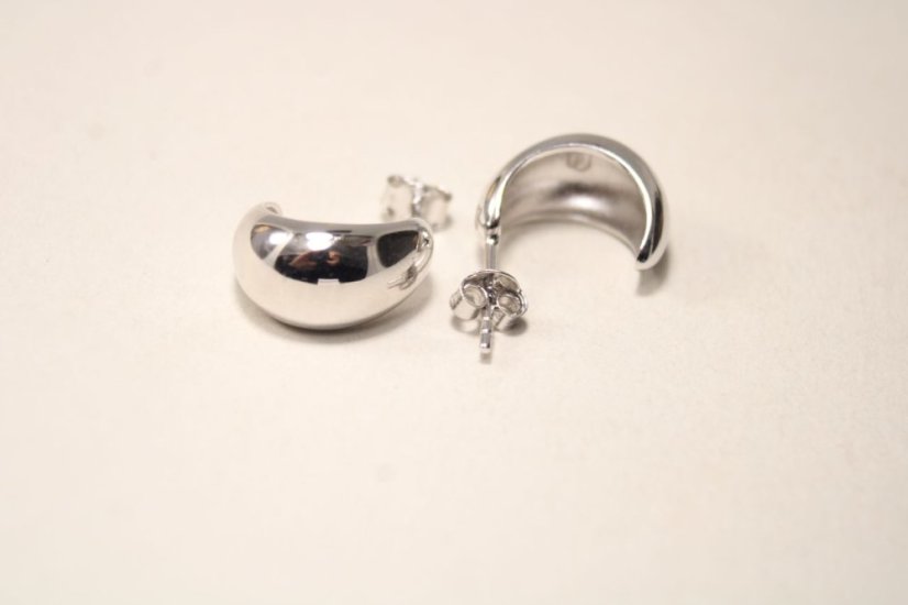 Rhódiované strieborné náušnice hladká kvapka, puzetky, 3,45g, 925/1000 - Materiál: Rhodiované striebro, Váha (g): 3,45, Rýdzosť: STRIEBRO 925/1000
