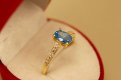 Prsteň-žlté zlato-modrý a číry zirkón-14K