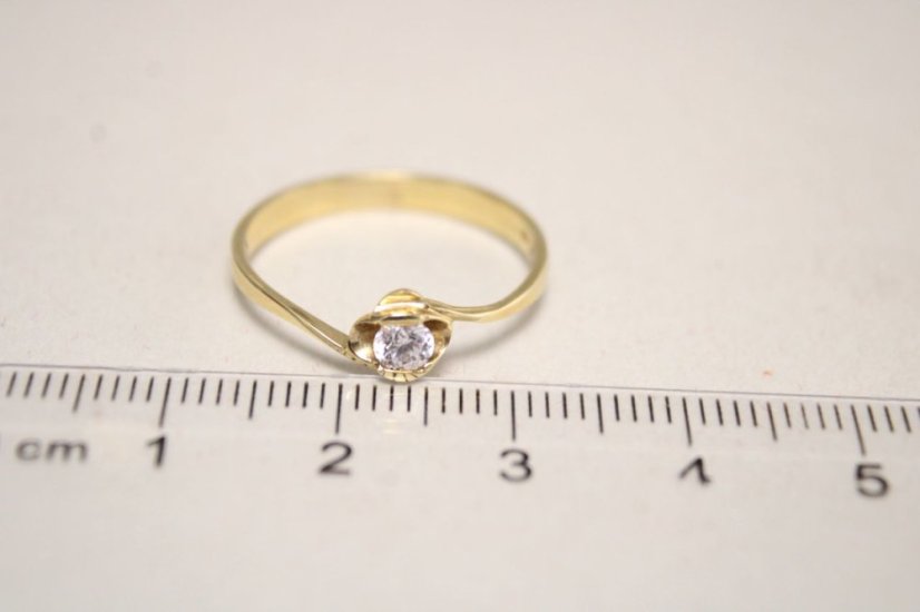 Zlatý jemný prsteň zo žltého zlata s čírym zirkónom, veľkosť 56, 1,55g, 14 karátov, 585/1000