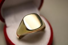 Zlatý pečatný prsteň s hladkým povrchom, žlté zlato, veľkosť 66, 6,27g, 14 karátov, 585/1000