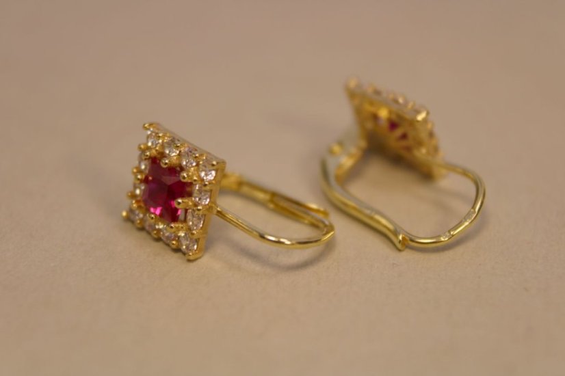 Naušnice patentové- žlté zlato- červený kameň- 14 karátov