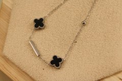 Náramok-ďatelinka-čierny kameň-chirurgická oceľ