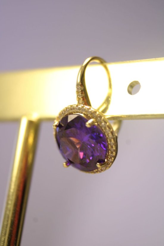 Elegantné strieborné pozlátené náušnice s veľkým fialovým kameňom, číre zirkóny, klasické zapínanie, 5,10g, 925/1000