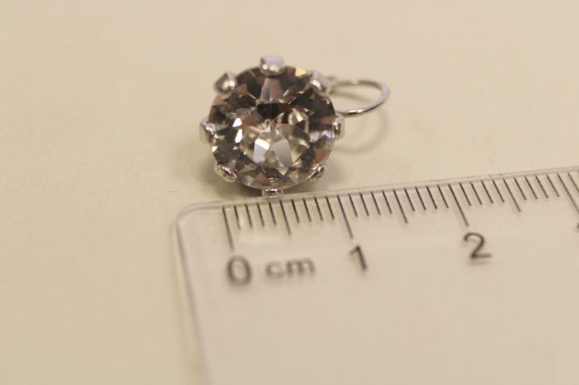Klasické naušnice s veľkým brúseným zirkónom, ródiované striebro, 4,58g, 925/1000 - Materiál: Rhodiované striebro, Druh kameňa: ZIRKÓN, Farba kameňa: Číry, Váha (g): 4,58, Rýdzosť: STRIEBRO 925/1000