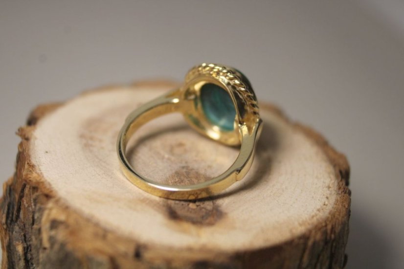 Zlatý prsteň s prírodným kameňom malachit, žlté zlato, veľkosť 53, 5,02 g, 14K 585/1000