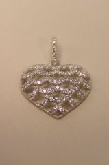 Prívesok-srdiečko-výrezávané-zirkóniky-rhodium-striebro