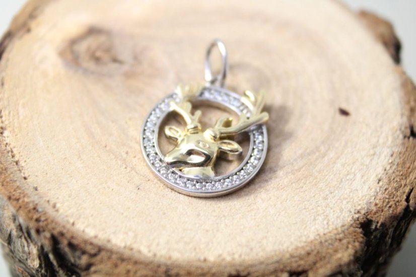 Pozlátený strieborný prívesok kruh s Jeleňom, číre zirkóny, rhódium, 1,56g, 925/1000 - Materiál: Kombinované striebro, Druh kameňa: ZIRKÓN, Farba kameňa: Číry, Váha (g): 1,56, Rýdzosť: STRIEBRO 925/1000