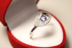 Strieborný prsteň s fialovo-modrým Tanzanitom a čírymi zirkónmi, rhodium, veľkosť 54, 2,31 g, 925/1000