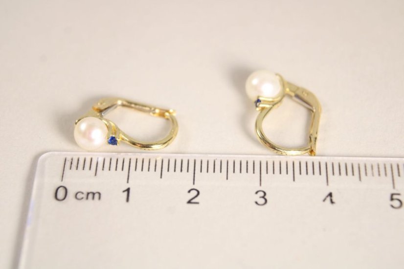 Zlaté náušnice s bielou perlou a modrým zirkónom, žlté zlato, klasické zapínanie, 1,91 g, 14 K, 585/1000