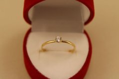 Prsteň- zirkón v korunke- žlté zlato- 14 karátov