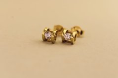 Náušnice- srdiečka-diamanty- žlté zlato- napichovačky- 14 karátov