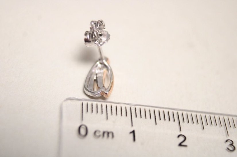 Kombinované strieborné naušnice listový tvar s ozdobným gravírom,1,59g,puzetové zapínanie,925/1000 - Materiál: Kombinované striebro, Váha (g): 1,59, Rýdzosť: STRIEBRO 925/1000